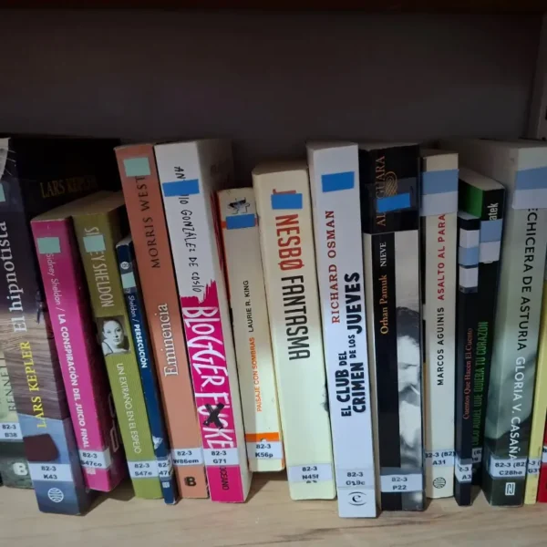 Hay nuevos libros en la biblioteca de Proyecto 3